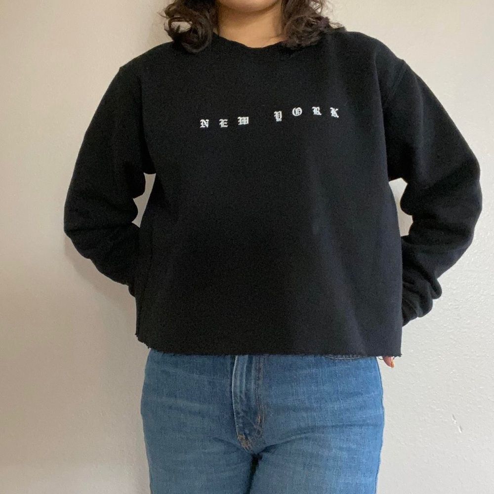 Brandy Melville Cropped “New York” Crewneck